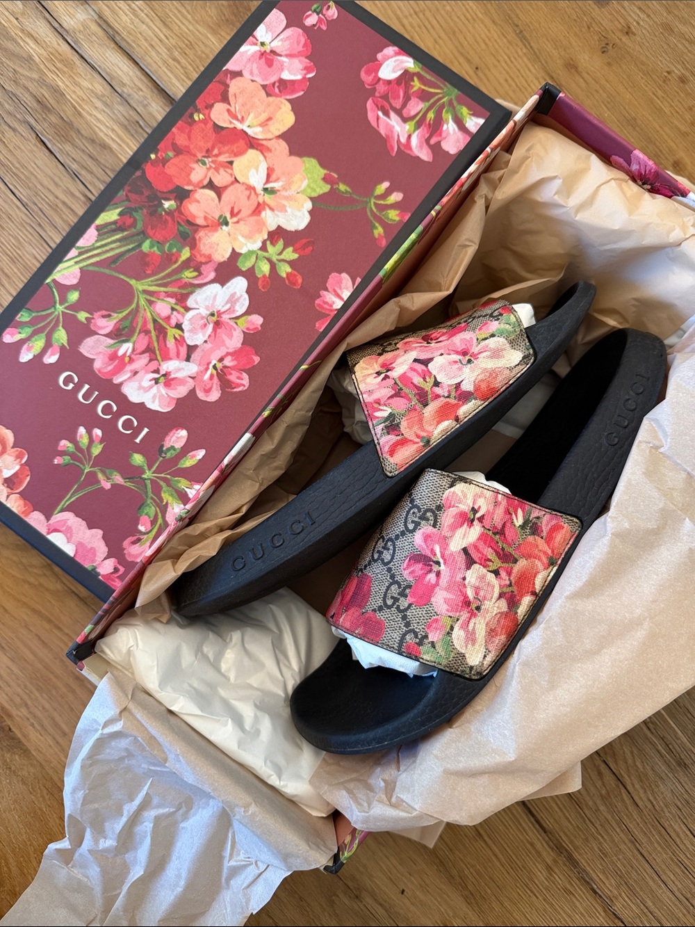 Gucci Blooms Pool Slides - Picture 9 of 10